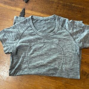 Lululemon Swift Stride short sleeve top . Size 8